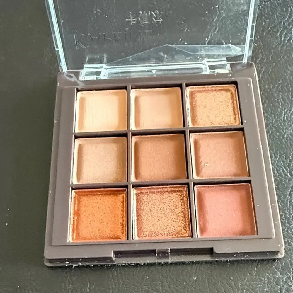 Neutral Brown 9-Color Eyeshadow Palette – Matte & Shimmer